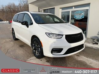 New 2026 Chrysler Pacifica Limited w/ S Appearance Package video 1