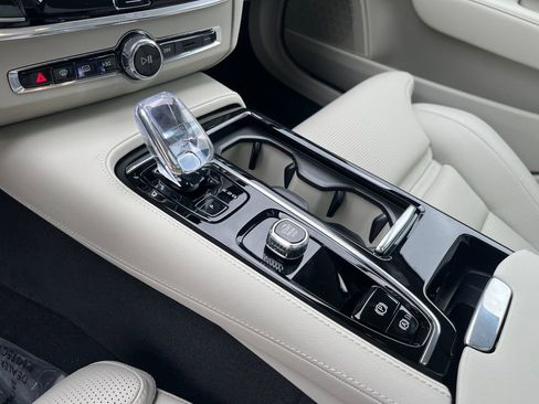 Used 2024 Volvo S90 T8 Ultimate image 29