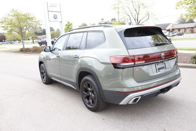 Used 2025 Volkswagen Atlas Peak Edition SE AWD/4WD image 10