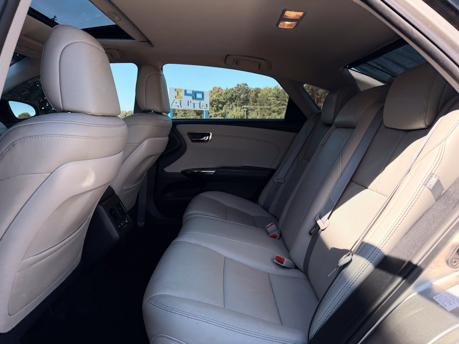 Used 2016 Toyota Avalon Limited w/ Toyota Safety Sense Package FWD image 18