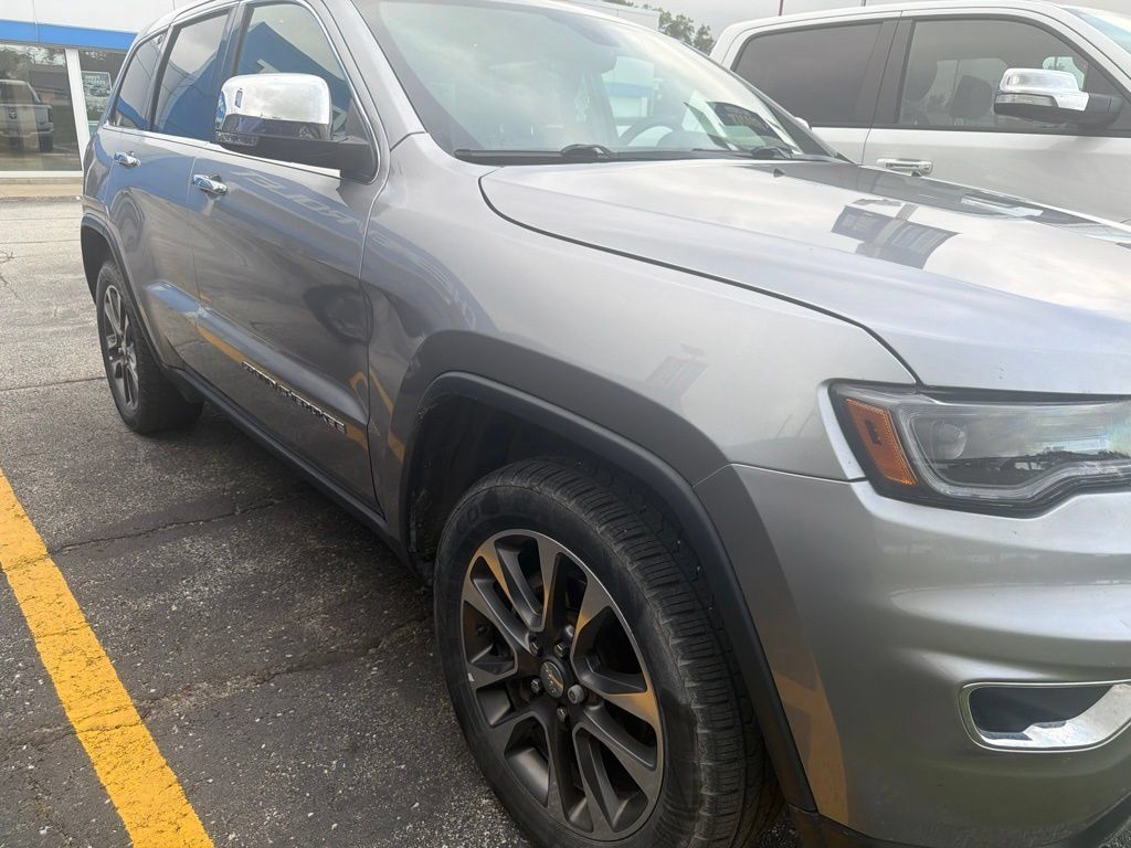 Used 2018 Jeep Grand Cherokee Limited w/ Luxury Group II AWD/4WD image 3