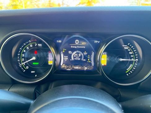 Used 2023 Jeep Wrangler Unlimited Sahara w/ Cold Weather Group image 8