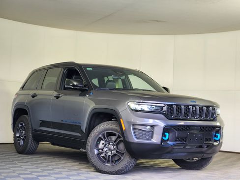Used 2025 Jeep Grand Cherokee Trailhawk w/ Advanced Protech Group II image 1
