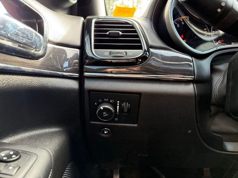 Used 2019 Jeep Grand Cherokee Overland image 14