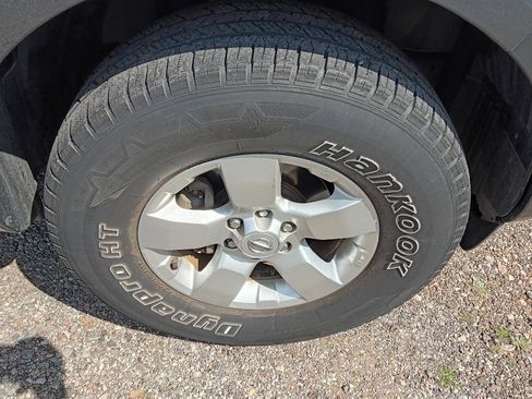 Used 2012 Nissan Frontier SV image 27