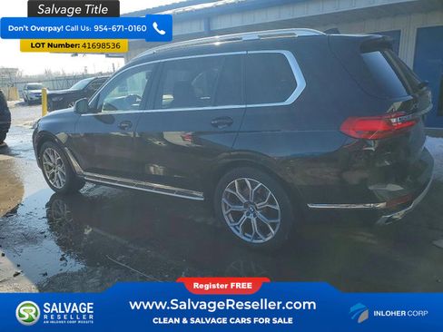 Used 2021 BMW X7 xDrive40i w/ Parking Assistance Package AWD/4WD image 3