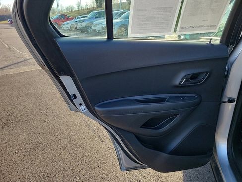 Used 2018 Chevrolet Trax LS image 13