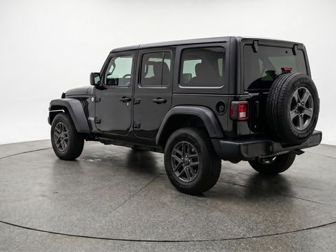 Used 2025 Jeep Wrangler Unlimited Sport AWD/4WD image 6