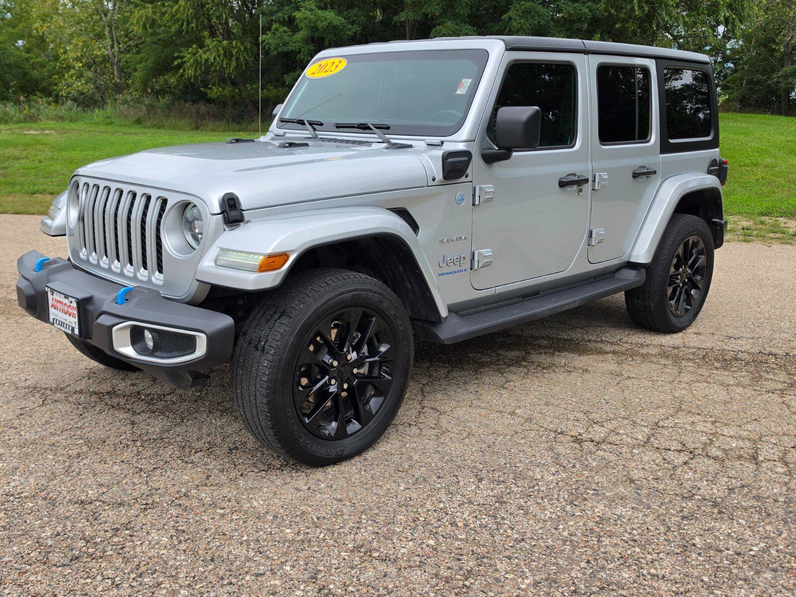 Used 2023 Jeep Wrangler Unlimited Sahara w/ Cold Weather Group AWD/4WD image 5