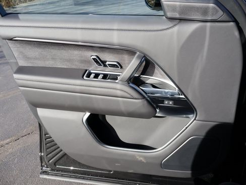 New 2026 Land Rover Range Rover SE image 34