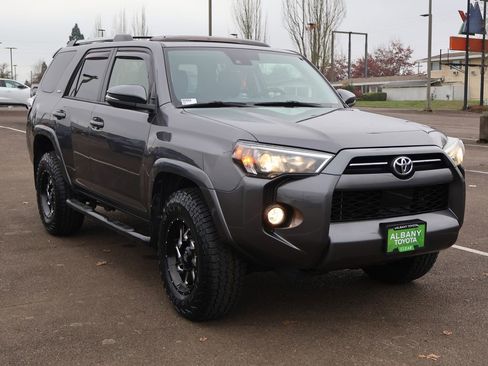 Used 2020 Toyota 4Runner SR5 Premium image 11
