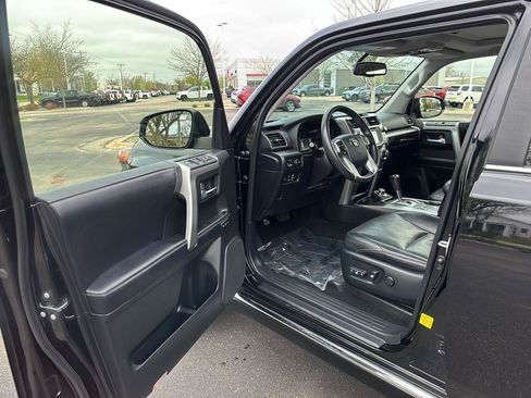 Used 2018 Toyota 4Runner Limited AWD/4WD image 2