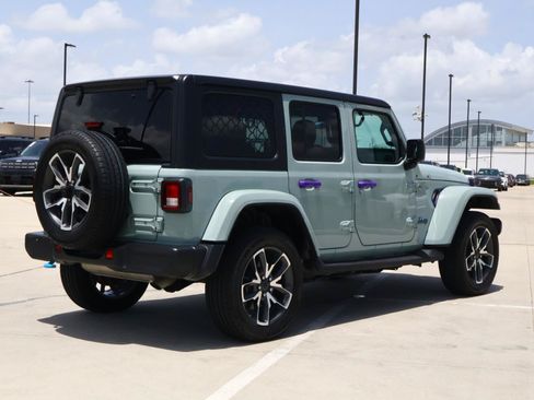 Used 2024 Jeep Wrangler Unlimited AWD/4WD image 4