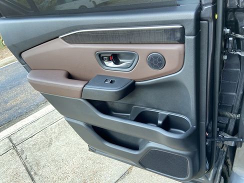 Used 2025 Honda Pilot Elite image 57