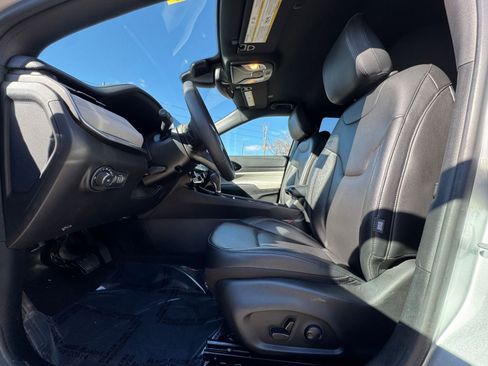 Used 2025 Jeep Compass Limited image 23