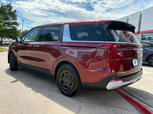 Used 2026 Kia Carnival FWD image 8