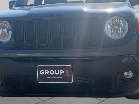 Used 2018 Jeep Renegade Altitude FWD image 29