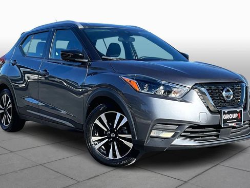 Used 2020 Nissan Kicks SR image 2