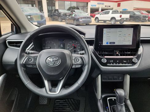 Used 2023 Toyota Corolla Cross LE AWD/4WD image 12