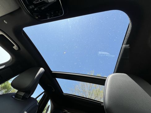 Used 2025 Mercedes-Benz GLC 300 4MATIC image 28