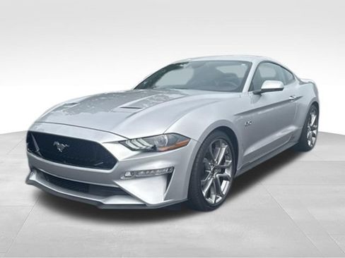 Used 2018 Ford Mustang GT Premium w/ Equipment Group 401A RWD image 6