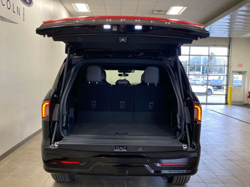 New 2026 Lincoln Navigator Black Label AWD/4WD image 9