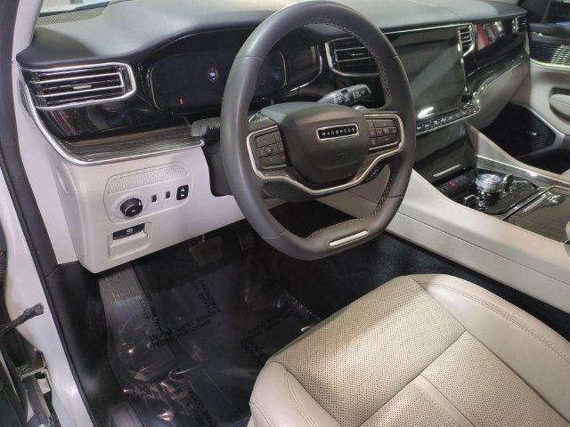 Used 2022 Jeep Wagoneer Series III AWD/4WD image 11