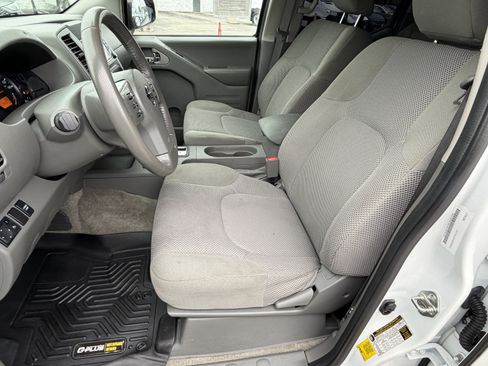Used 2018 Nissan Frontier SV w/ Value Truck Package RWD image 12
