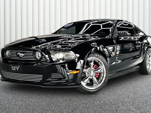 Used 2014 Ford Mustang GT Premium w/ Comfort Package RWD image 3