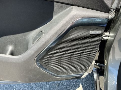 Used 2025 Chevrolet Traverse RS image 24