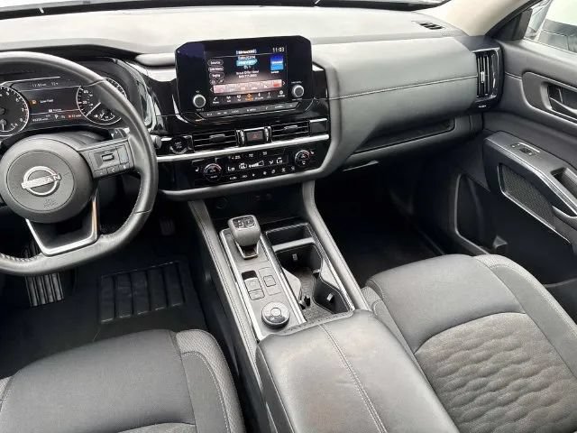 Certified 2025 Nissan Pathfinder SV AWD/4WD image 16
