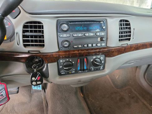 Used 2003 Chevrolet Impala w/ Preferred Equipment Group FWD image 12