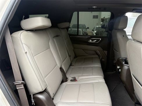 Used 2022 GMC Yukon SLT w/ SLT Premium Package image 32