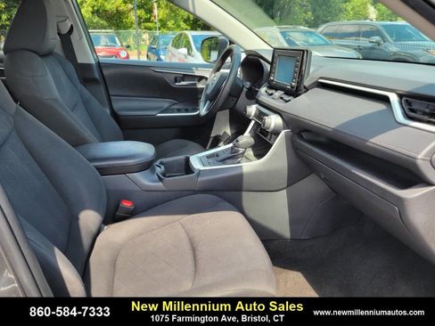 Used 2022 Toyota RAV4 XLE w/ Convenience Package image 11