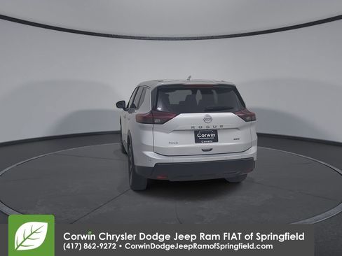 Used 2025 Nissan Rogue SV image 12