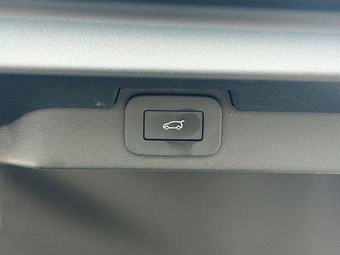 Used 2025 Land Rover Discovery Dynamic SE AWD/4WD image 14
