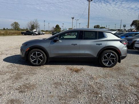 New 2026 Chevrolet Equinox EV LT image 2