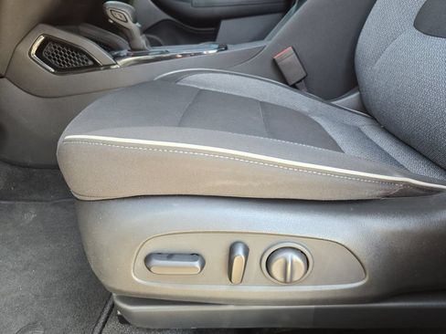 Used 2023 Chevrolet TrailBlazer LT FWD image 19