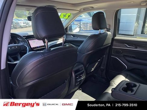 Used 2022 Jeep Grand Cherokee Limited AWD/4WD image 24