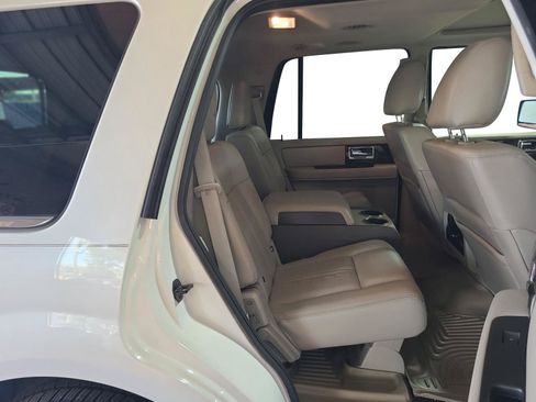 Used 2016 Lincoln Navigator Select RWD image 24
