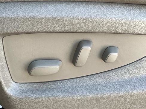 Used 2018 Chevrolet Suburban Premier image 25