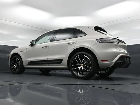Used 2025 Porsche Macan AWD/4WD image 24