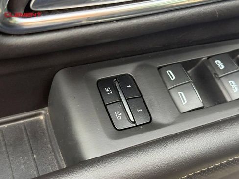 Used 2023 Chevrolet Tahoe Premier AWD/4WD image 17