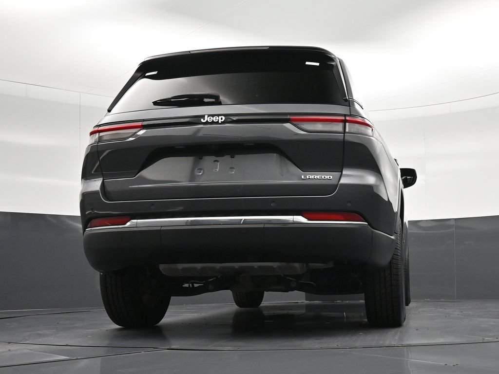 Used 2023 Jeep Grand Cherokee Laredo RWD image 28