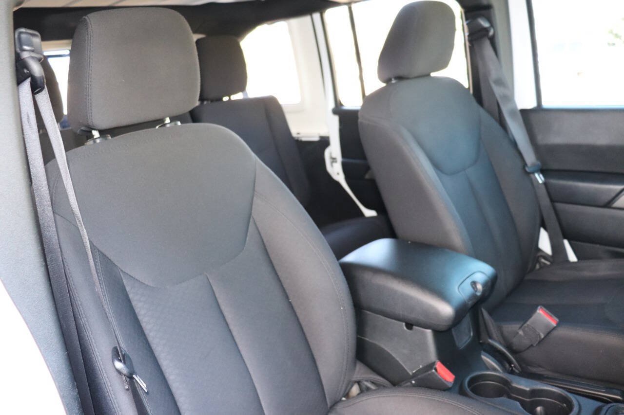 Used 2018 Jeep Wrangler Unlimited Sport S AWD/4WD image 32