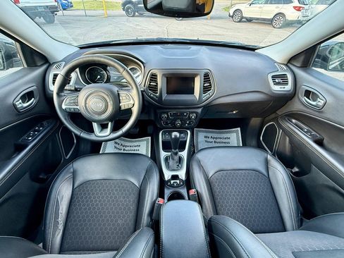 Used 2018 Jeep Compass Latitude w/ Popular Equipment Group FWD image 18