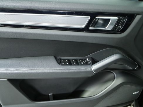 Certified 2023 Porsche Cayenne Platinum Edition AWD/4WD image 6