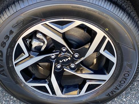 Used 2024 Kia Sportage LX image 19