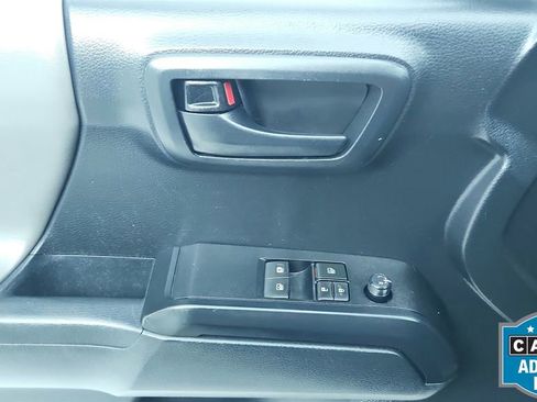 Used 2019 Toyota Tacoma SR image 38