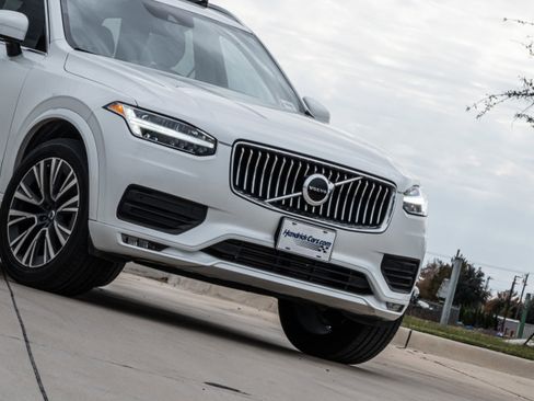 Used 2022 Volvo XC90 T6 Momentum w/ Protection Package Premier image 5